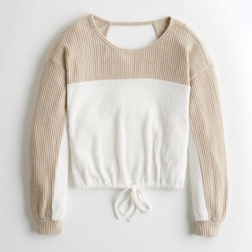 Hollister Sweater *New with tags* Women’s M